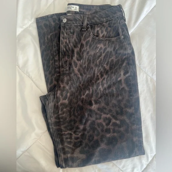 Abercrombie & Fitch Curve Love High Rise 90s Relaxed Jean - Picture 3 of 5